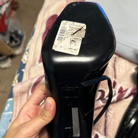 Saint Laurent Glossy Black Heels - Picture 5 of 5